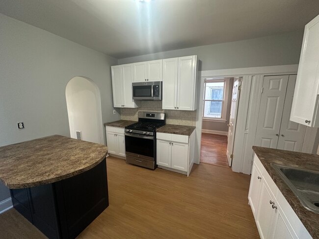 Foto del edificio - 218 Hough Ave