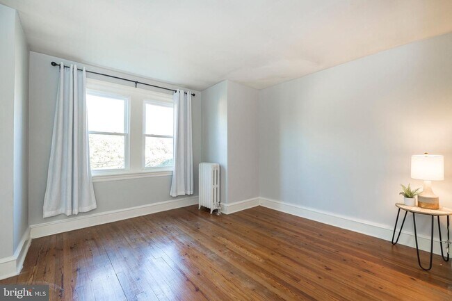 Foto del edificio - 317 W Wood St