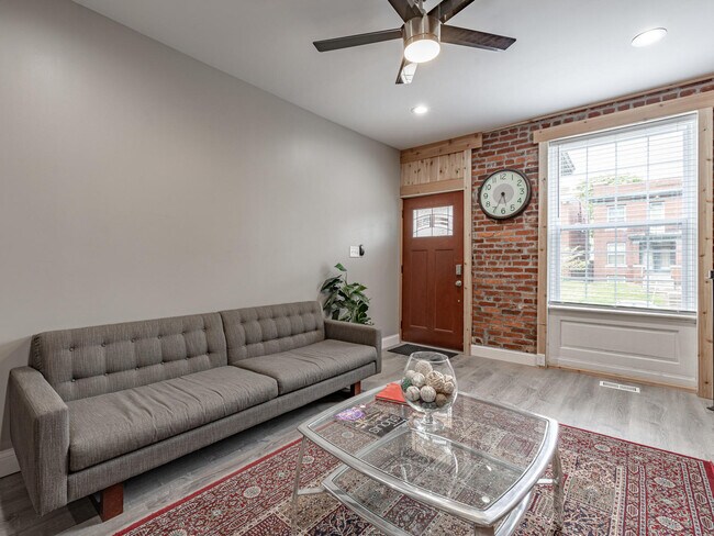 Foto del edificio - 3851-3853 McRee Ave