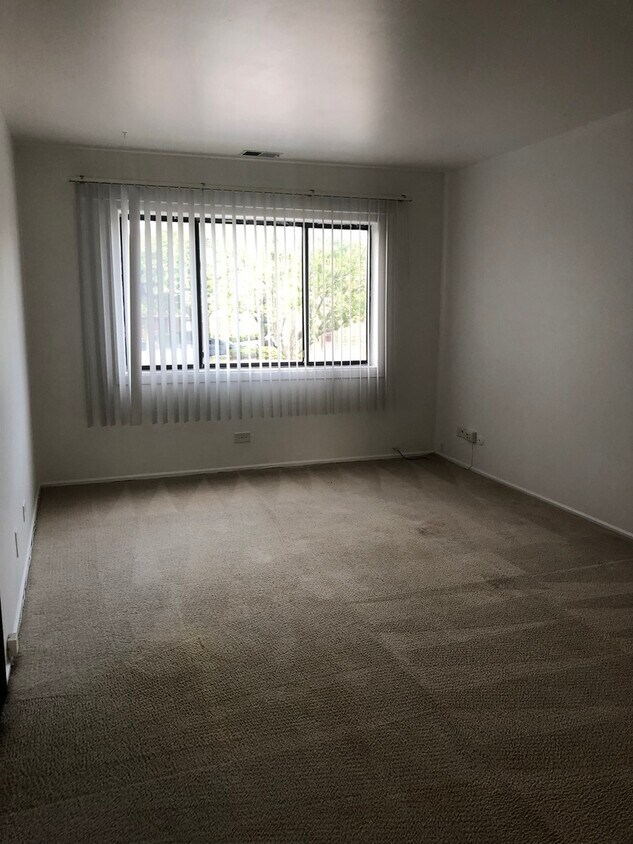 Foto principal - 319 E Rimini Ct