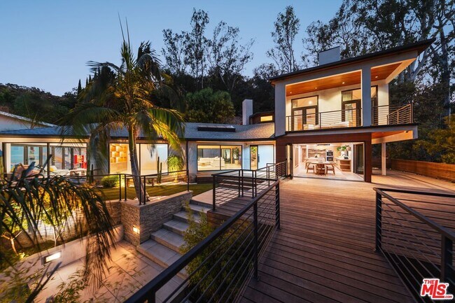 Foto del edificio - 3627 Woodhill Canyon Rd