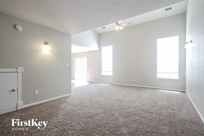 Foto del edificio - 8116 Maple Stream Ln