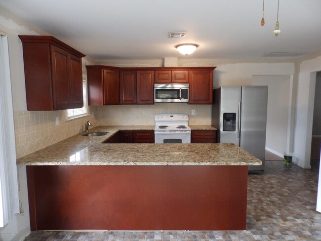 Building Photo - 25 Hyannis St