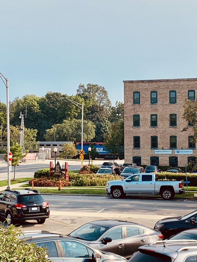 The perfect downtown Naperville location! - 515 N Loomis St