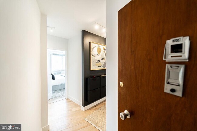 Foto del edificio - 4200 Cathedral Ave NW