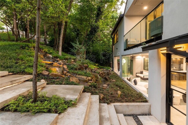 Foto del edificio - 4280 Shorecrest Dr
