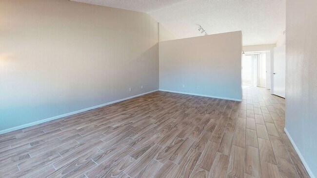 Building Photo - 1055 N Recker Rd