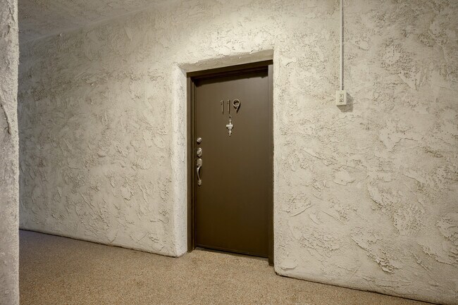 Foto del edificio - 323 N Jackson St