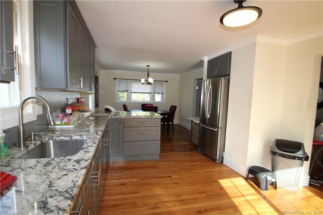 Foto del edificio - 62 Anderson Ave