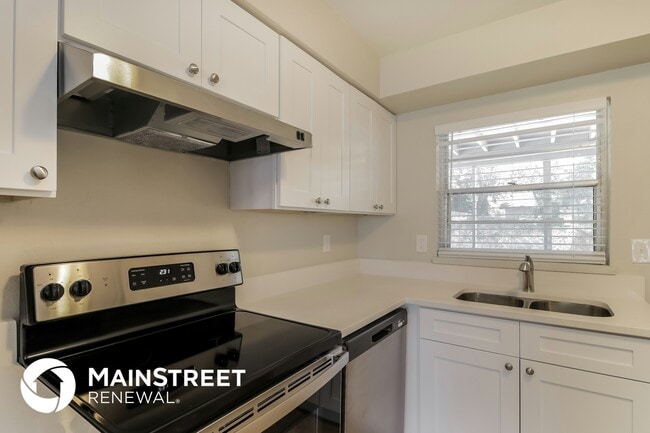 Building Photo - 1035 Country Club Blvd