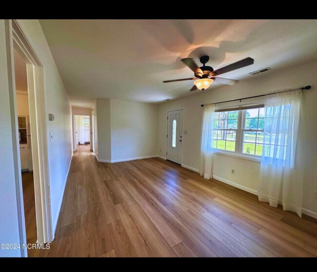 Building Photo - 452 Nine Foot Rd