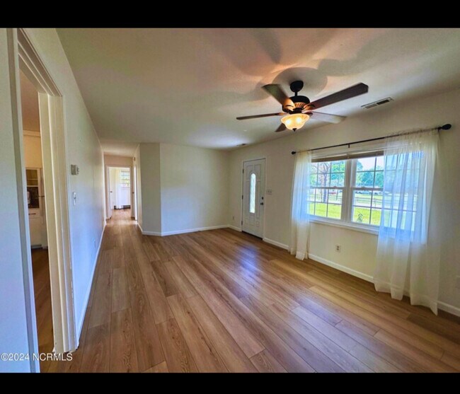 Foto del edificio - 452 Nine Foot Rd