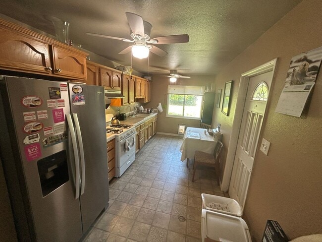 Building Photo - Charming 3 bedroom 1 bath in North Hanford