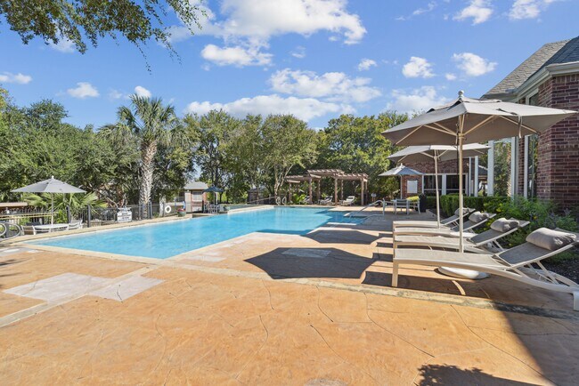 Foto del edificio - Whispering Creek Villas Apartment Homes
