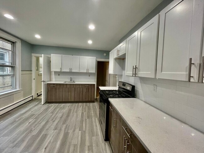 Building Photo - 407 Woodlawn Ave