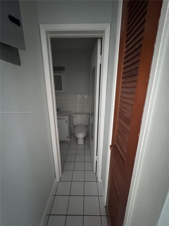 Foto del edificio - 1578 NE 33rd St