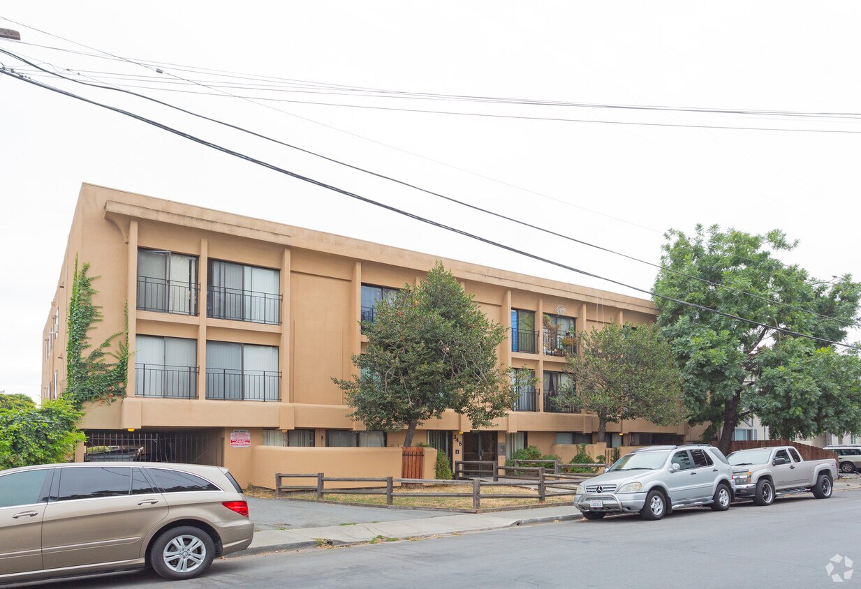 Primary Photo - 348 4th Ave