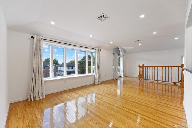 Foto del edificio - 69-45 229th St