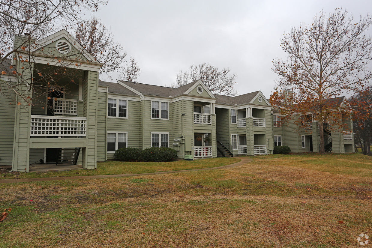 Primary Photo - Crystal Creek Apartments