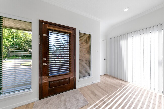 Foto del edificio - 819 Millpond Dr