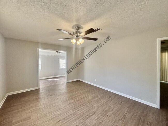 Foto del edificio - 1800 Green Acres Rd