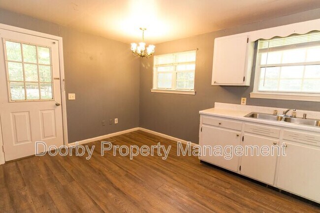 Building Photo - 8325 Oak Dr