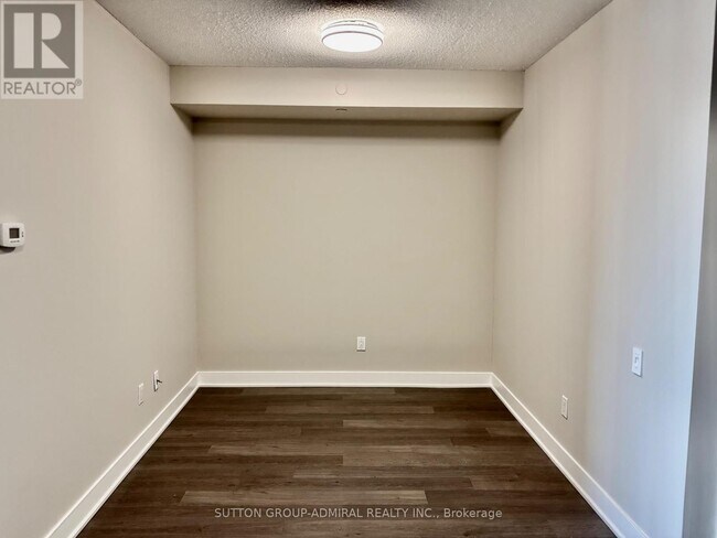 Photo du bâtiment - 7608 Yonge St