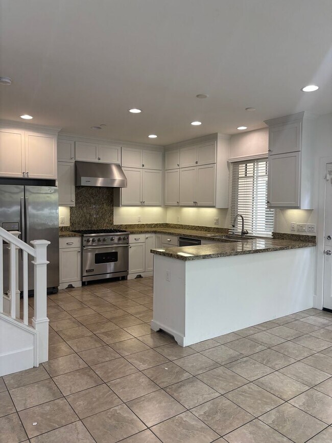 Foto del edificio - Welcome Home to Grafton Terrace! Ideally l...