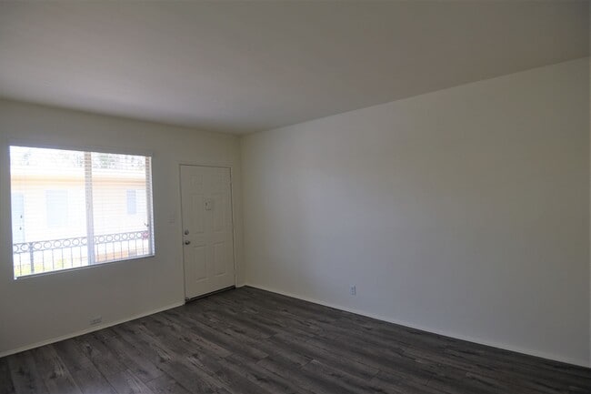 Building Photo - 4565
