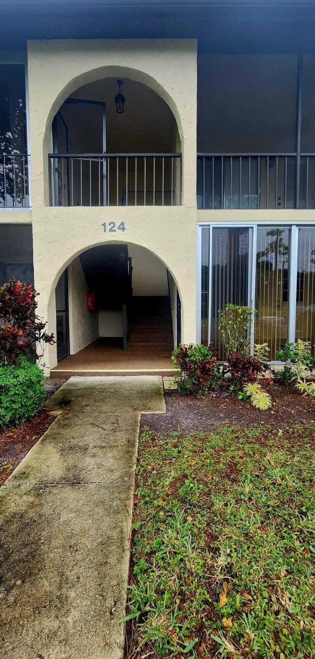 124 Lake Pine Cir Unit B2, Greenacres, FL 33463 Condo for Rent in