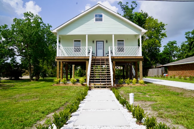 Building Photo - 619 Woodside Dr