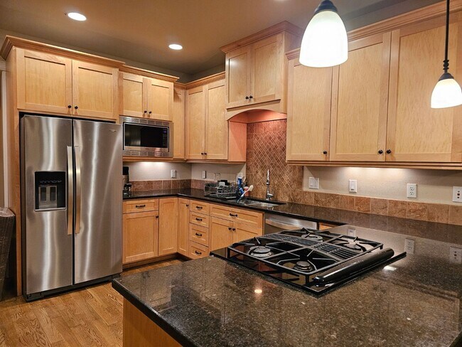 Foto del edificio - 715 NE Oak St