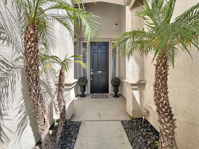 Building Photo - Beautiful 5BD/3BA House in Otay Ranch W/ W...