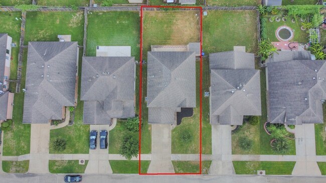 Foto del edificio - 3210 Aldridge Dr