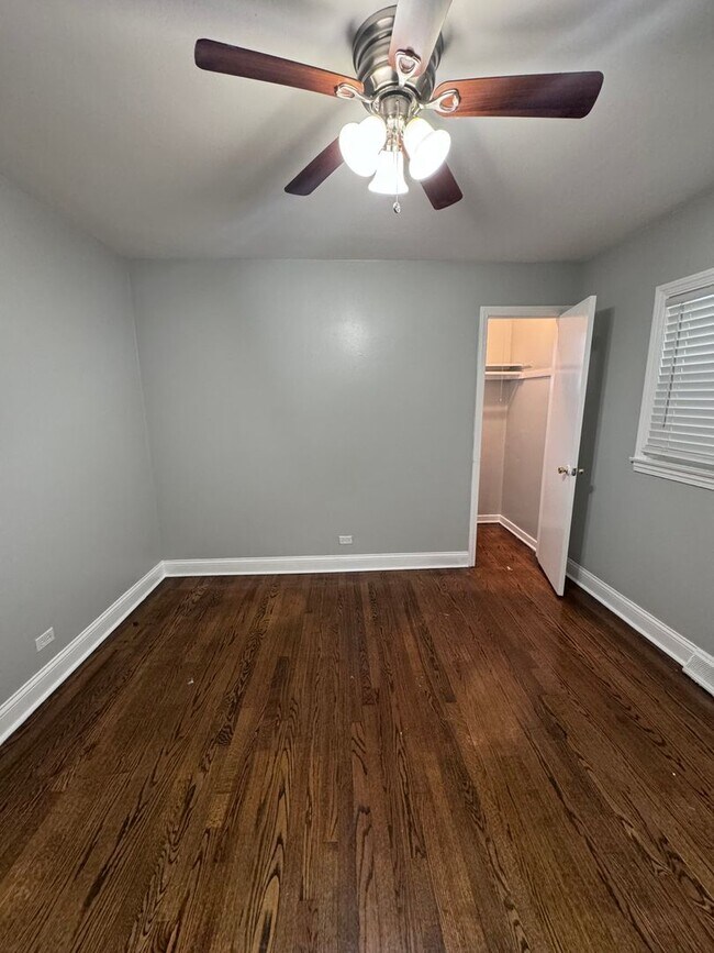Building Photo - Gorgeous recently renovated 4 Bedroom 2 Ba...