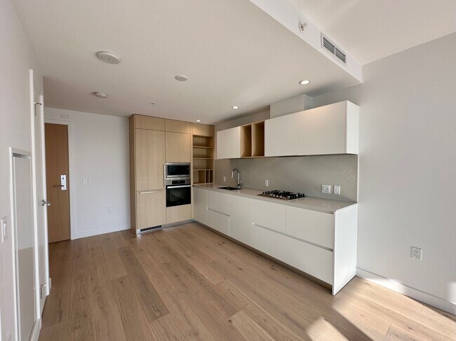 Photo du bâtiment - 6000 McKay Ave