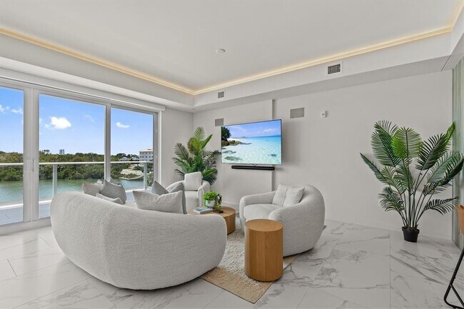 Foto del edificio - 1020 Sunset Point Rd