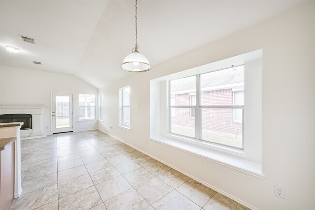 Foto del edificio - 18531 Windy Village Ln