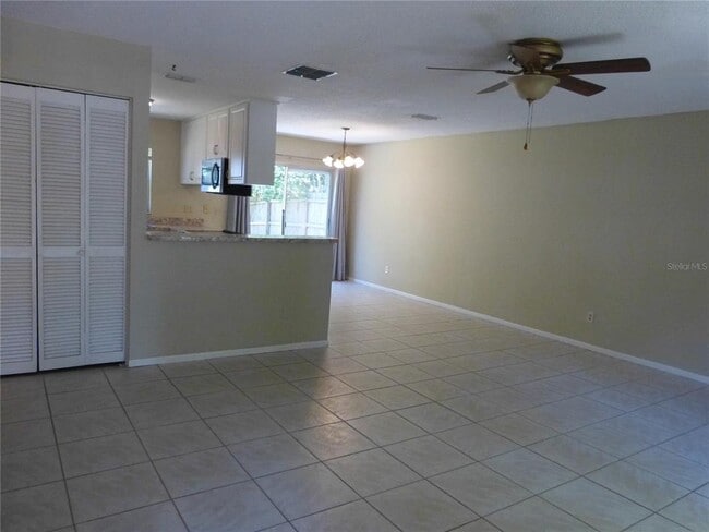 Building Photo - 2528 Elderberry Dr