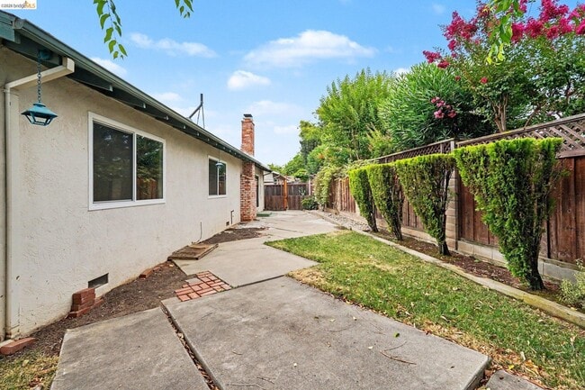 Building Photo - 1359 Anza Way