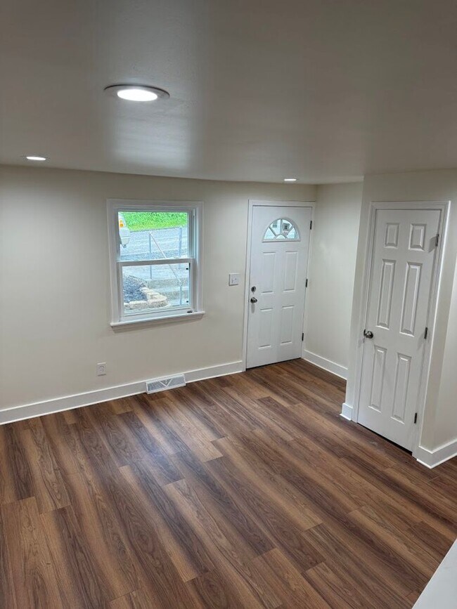 Building Photo - 420 Tintsman Ave