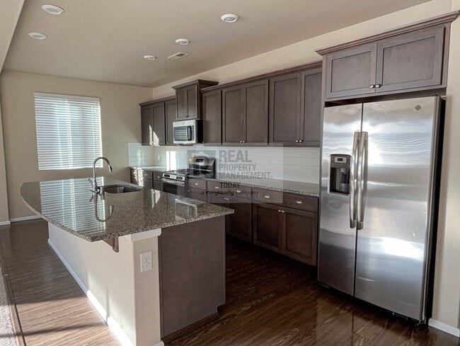 Foto del edificio - Spacious 5 Bedroom Home In Lacey!!