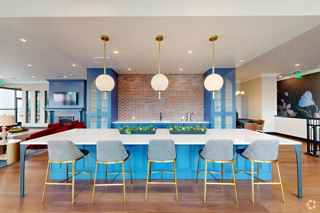 Rooftop Lounge with Private Patio Deck - Sorella at Loretto Heights