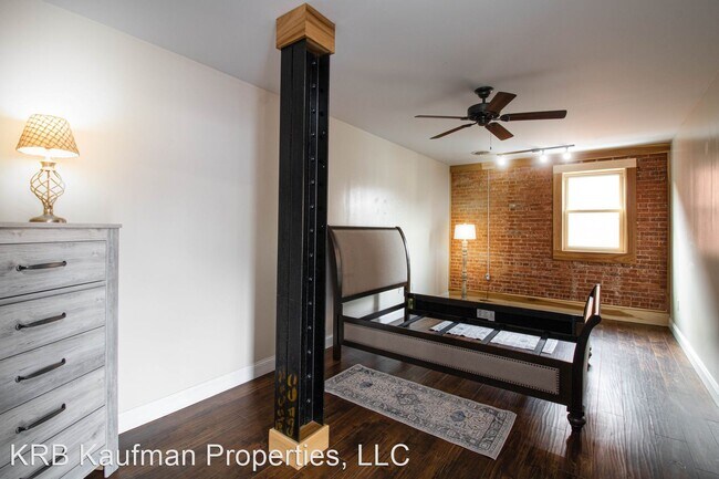 Building Photo - 2 br, 1 bath House - 207 West Pike Street ...