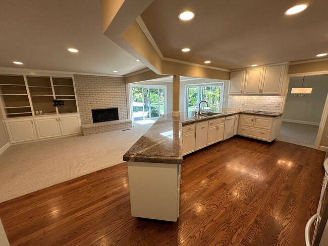 Building Photo - 5 Bed 3 Bath In Alamo W/ Pool