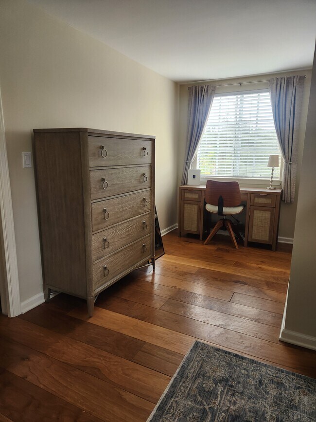 Escritorio en el dormitorio - 690 Kodiak Ln
