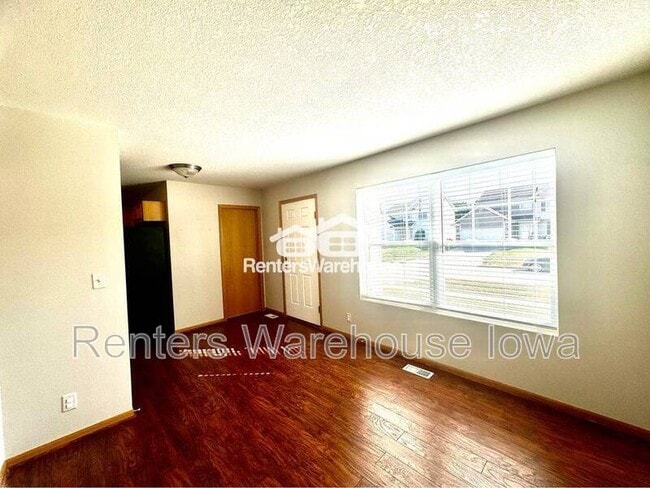 Building Photo - 9435 Red Sunset Dr