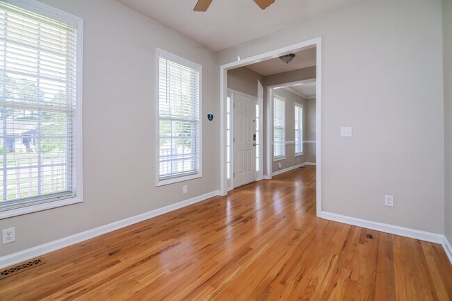 Building Photo - 512 Waterford Dr