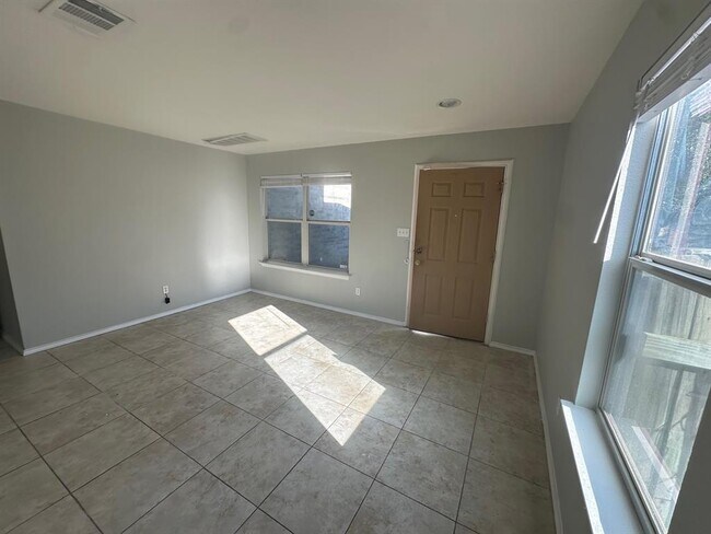 Foto del edificio - 102 Blanco Woods Blvd