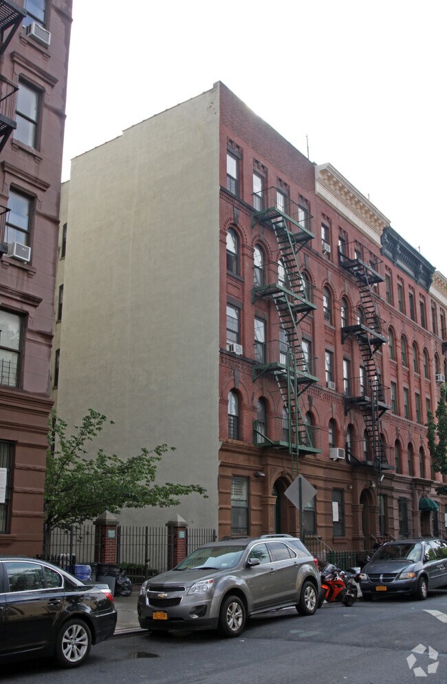 Primary Photo - 9 E 131st St